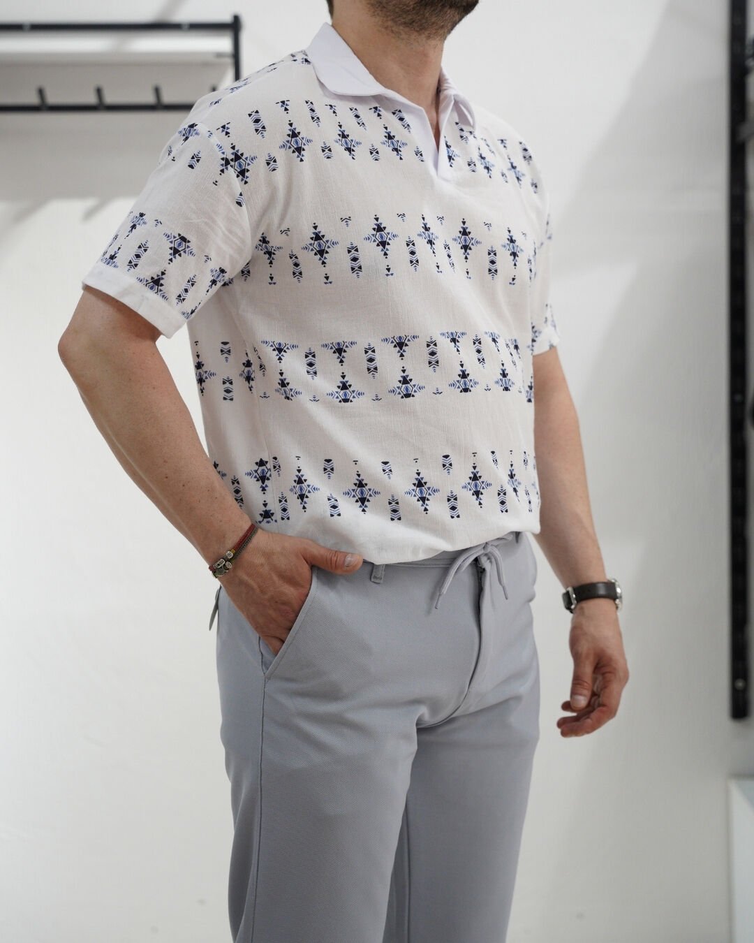 DESENLİ YAKALI TSHIRT